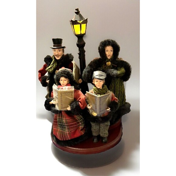 Valerie Parr Hill QVC Dickens Carolers Christmas Family Lamp Post & Base 2013 - Picture 2 of 16